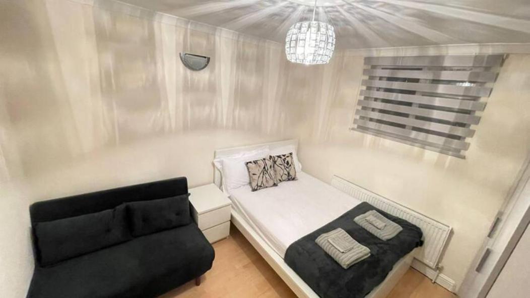 Entire 3 Bedroom Home - Minutes To Emirates Stadium! London Exterior photo