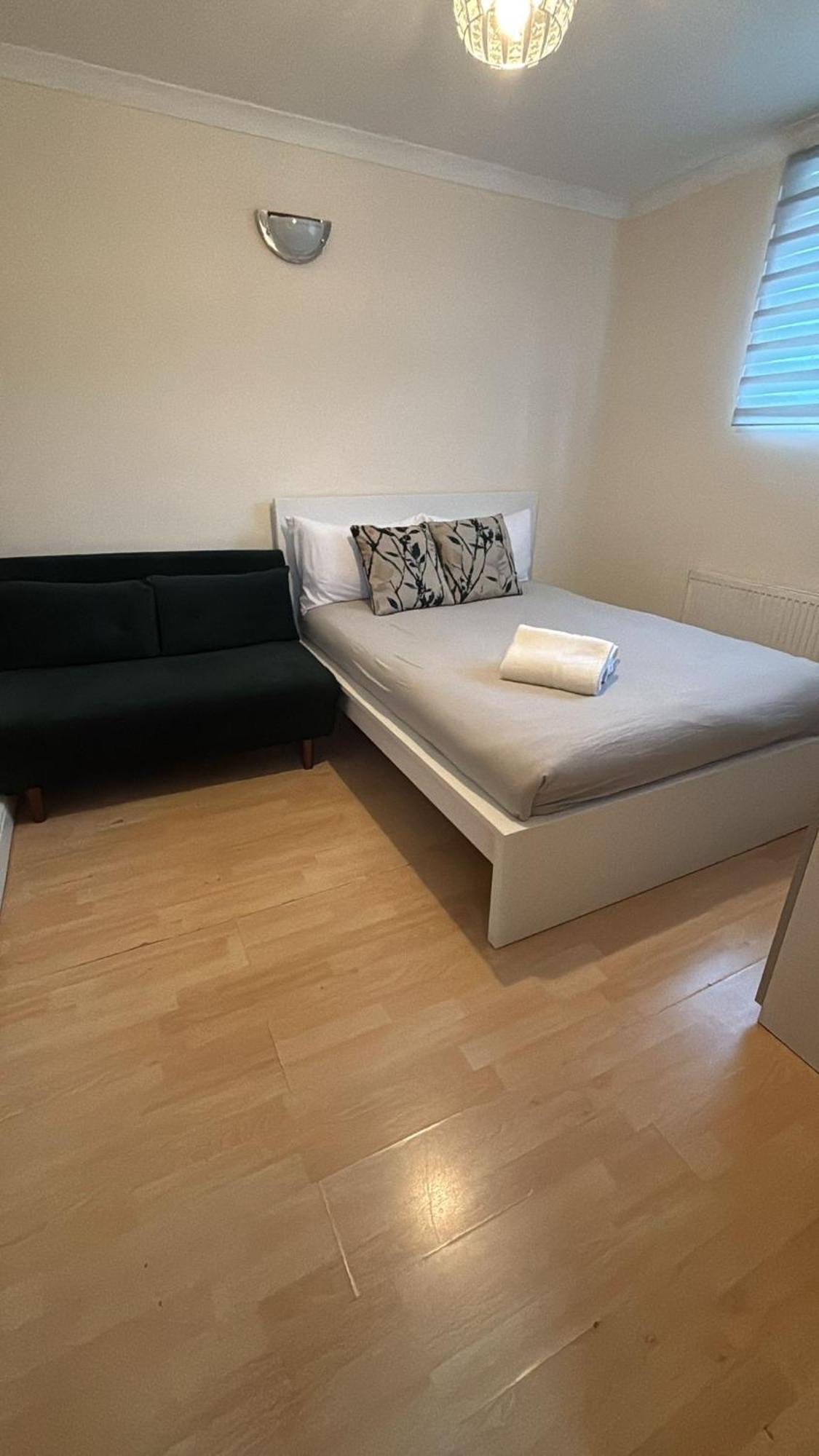 Entire 3 Bedroom Home - Minutes To Emirates Stadium! London Exterior photo